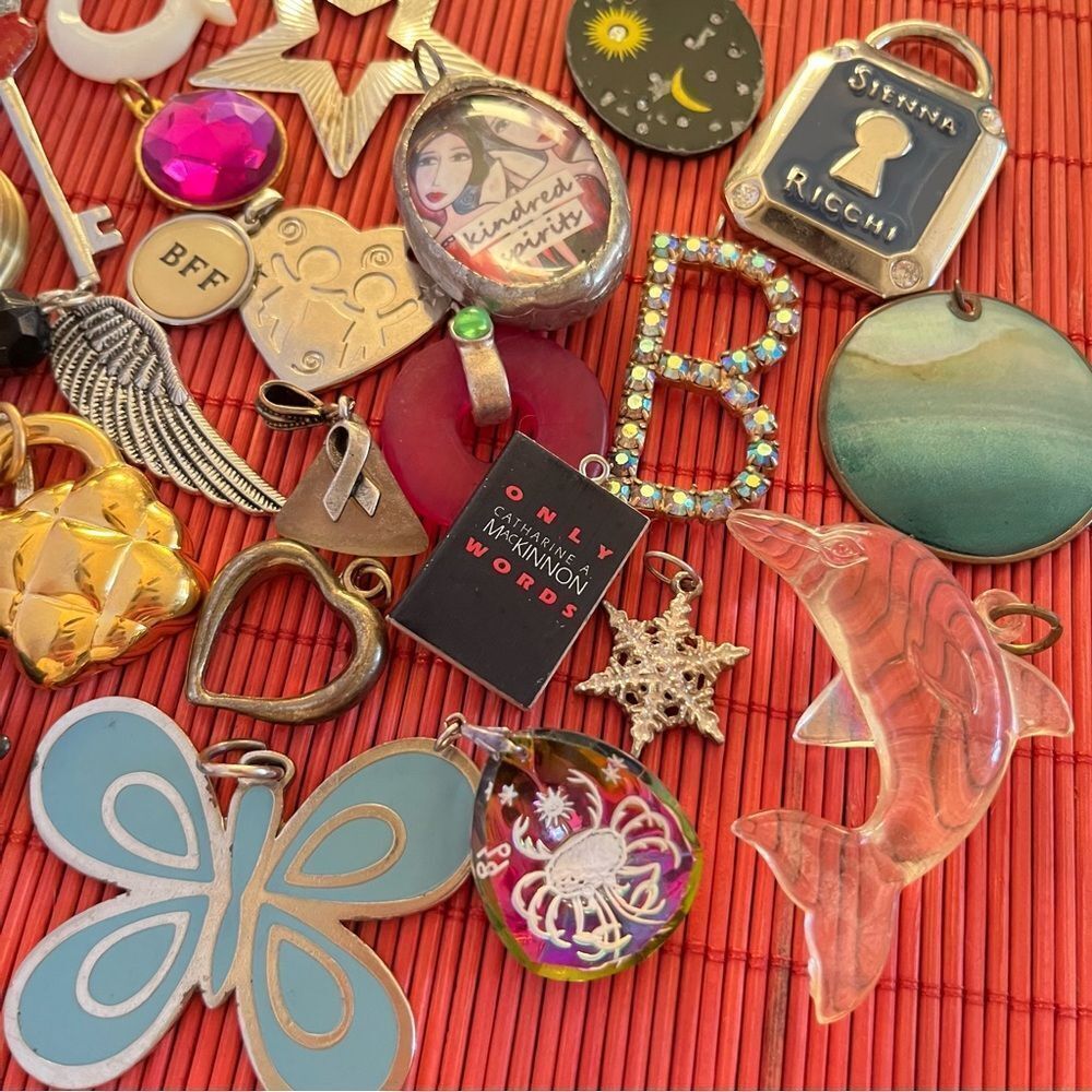 Pendants Charms Keychain Supplies Lot - Picture 4 of 6